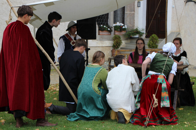 Novohradské podzimní slavnosti 2025, nádvoří hradu Nové Hrady, správa hradu